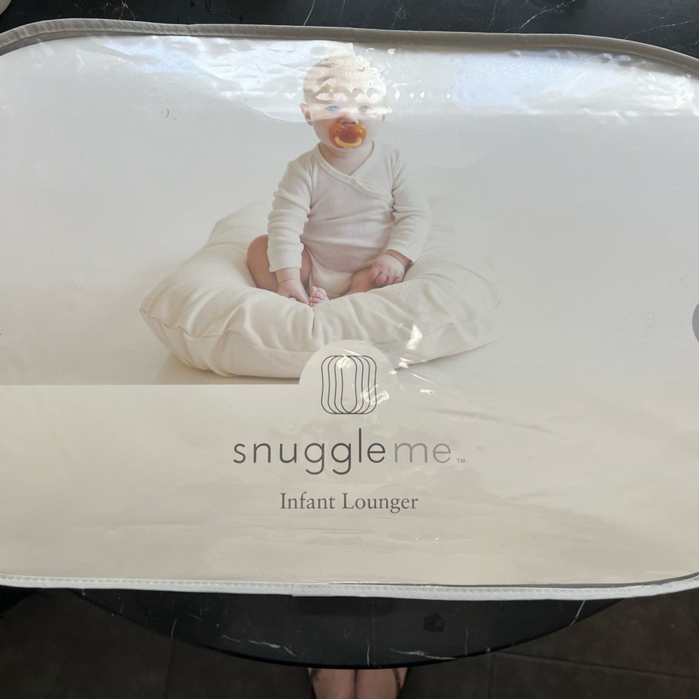 Snuggle Me Infant Lounger in Cream
